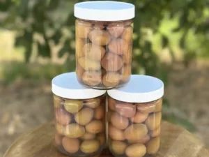 Organic green cured olives