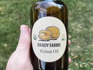 Red-Walnut-Oil-Organic-Nut-Oil-Cold-Pressed